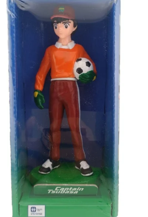  تصویر نزدیک از جزئیات چهره و لباس فیگور سوباسا اوزارا. 